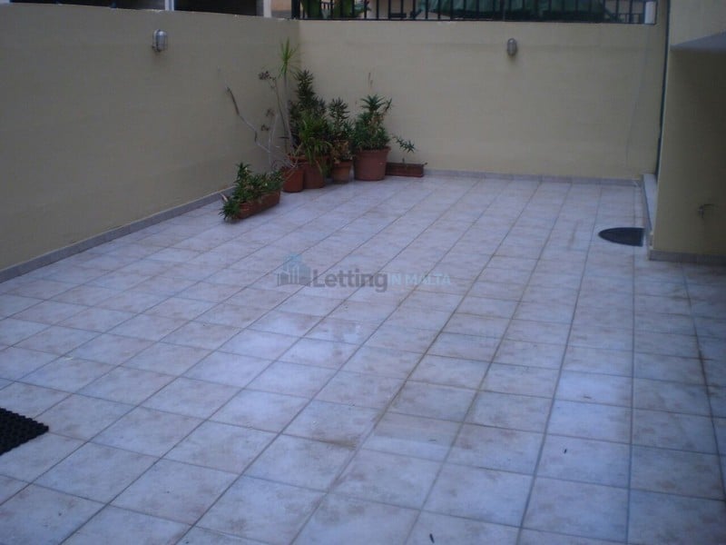 Neat 2 Bedroom Apartment Qawra Long Letting