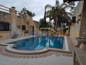 Maltese Bungalow With Pool and Garden