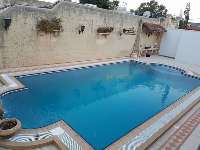 Maltese Bungalow With Pool and Garden