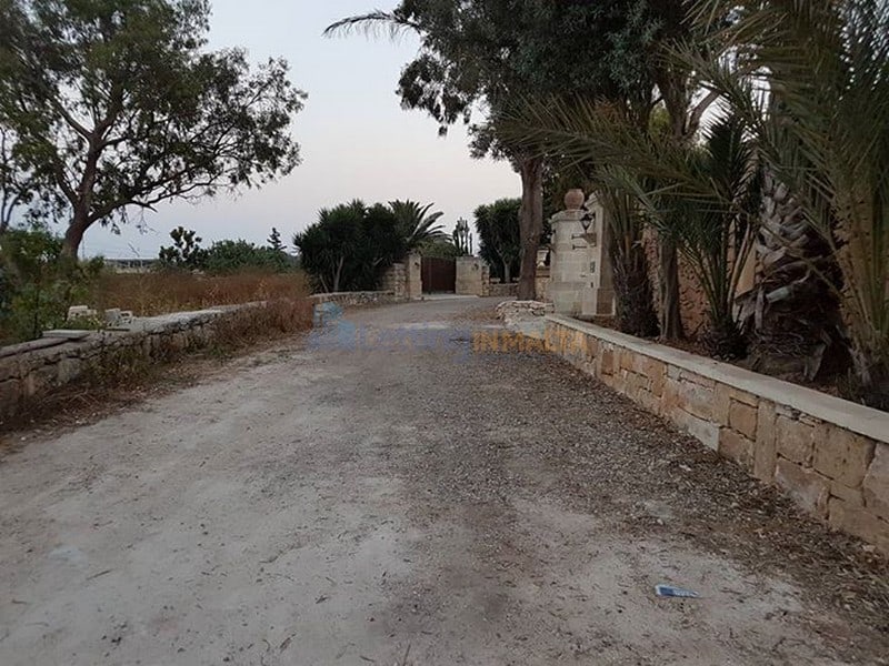 Maltese Bungalow With Pool and Garden