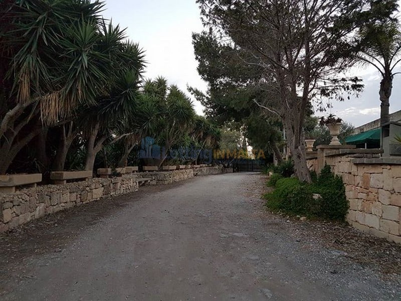 Maltese Bungalow With Pool and Garden