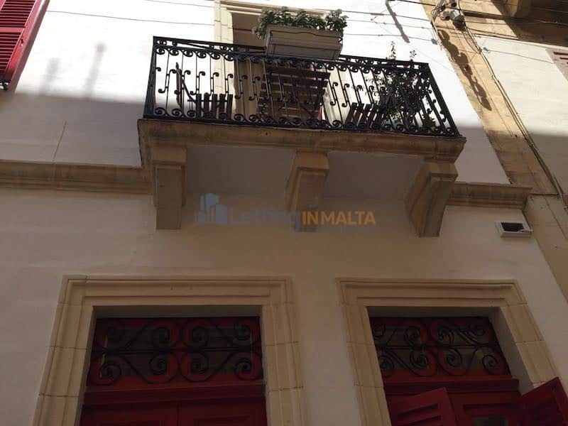Town House For Rent in Senglea Malta