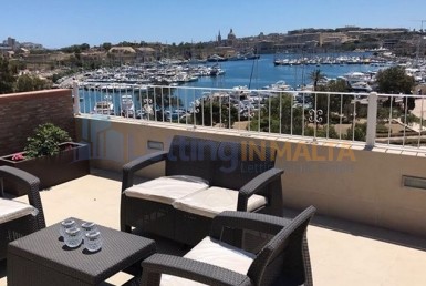 Rent Seafront Penthouse Malta