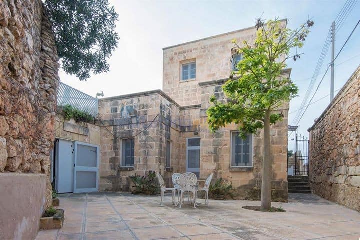 Rent Detached Villa Malta