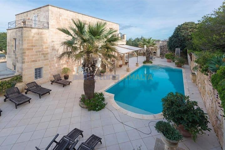 Rent Detached Villa Malta