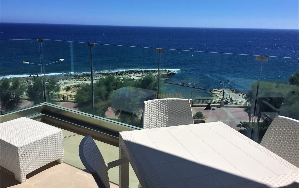 Designer Seafront Apartment Sliema