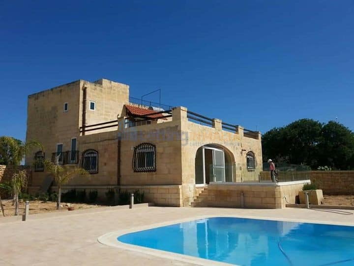 Rent Farmhouse Zejtun