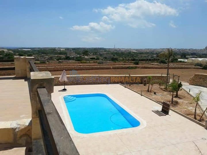 Rent Farmhouse Zejtun