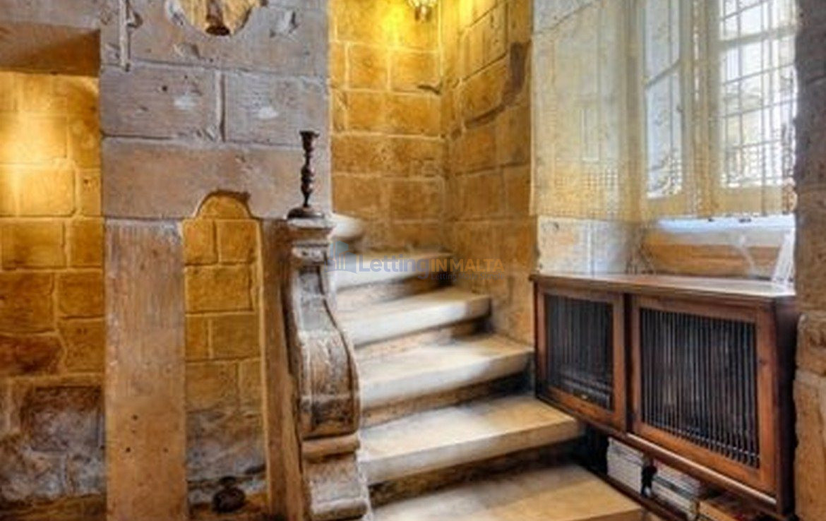 Valletta House To Let