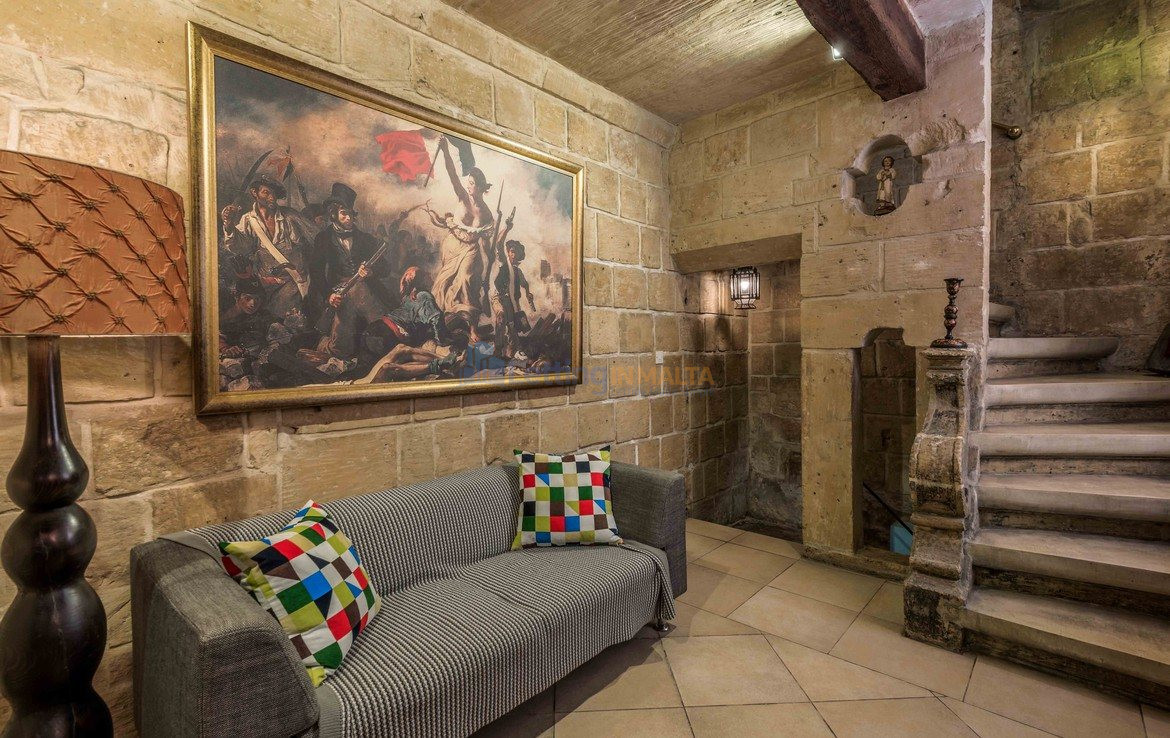 Valletta House To Let